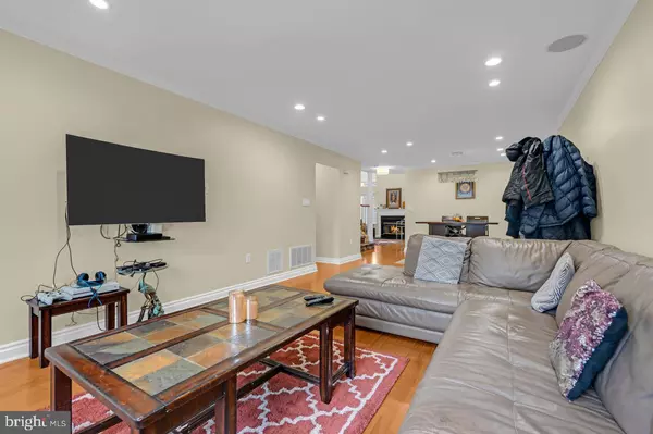 Pennington, NJ 08534,305 TUXFORD CT