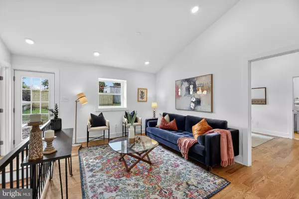 Philadelphia, PA 19128,6948 SILVERWOOD ST