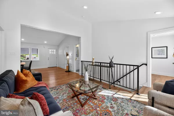 Philadelphia, PA 19128,6948 SILVERWOOD ST