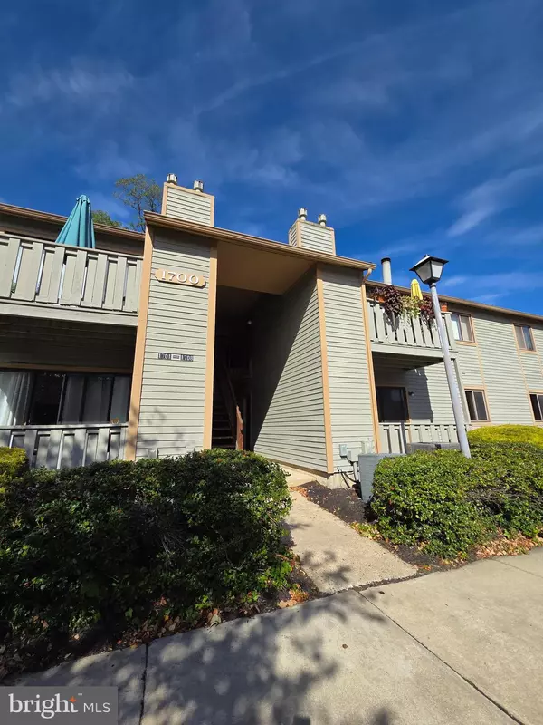 1704 WOODHOLLOW DR, Marlton, NJ 08053