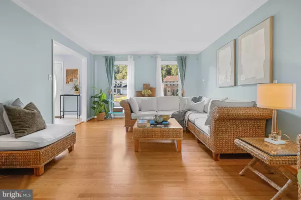 Annandale, VA 22003,3716 KRYSIA CT