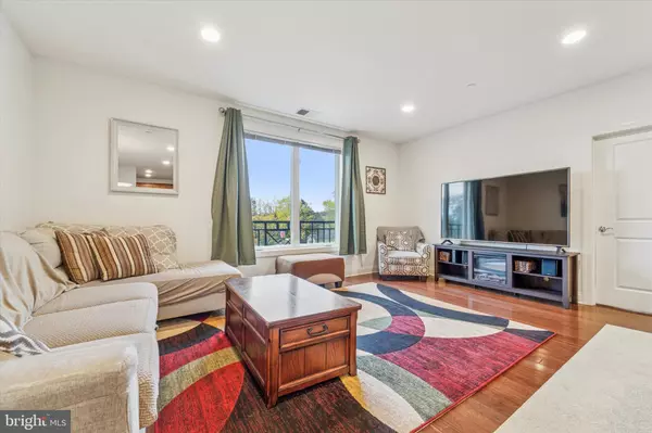 Robbinsville, NJ 08691,2346 ROUTE 33 #302