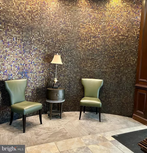 Robbinsville, NJ 08691,2346 ROUTE 33 #302