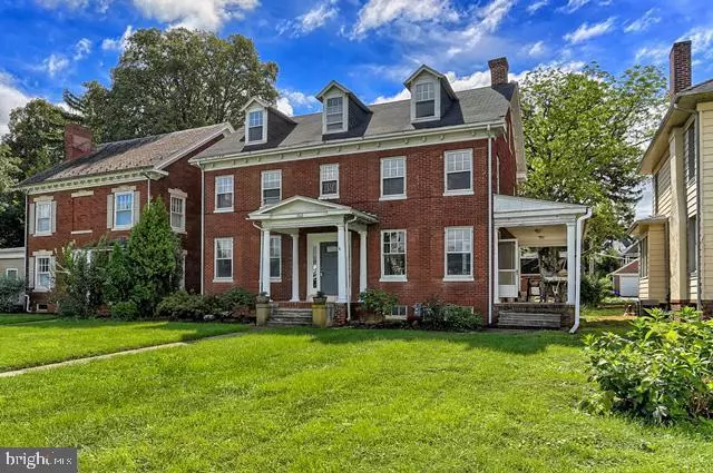 1512 E MARKET ST, York, PA 17403