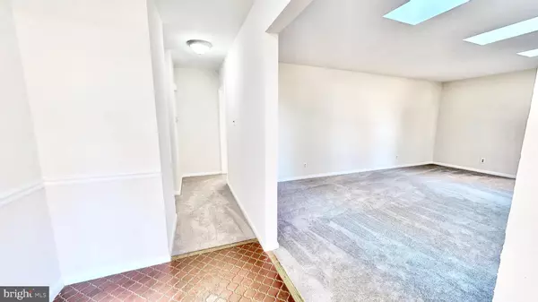 White Plains, MD 20695,10155 DOGWOOD DR