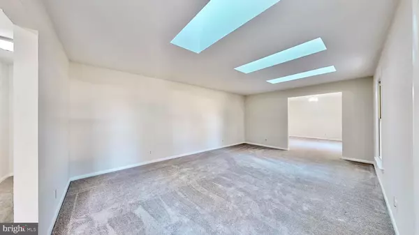 White Plains, MD 20695,10155 DOGWOOD DR