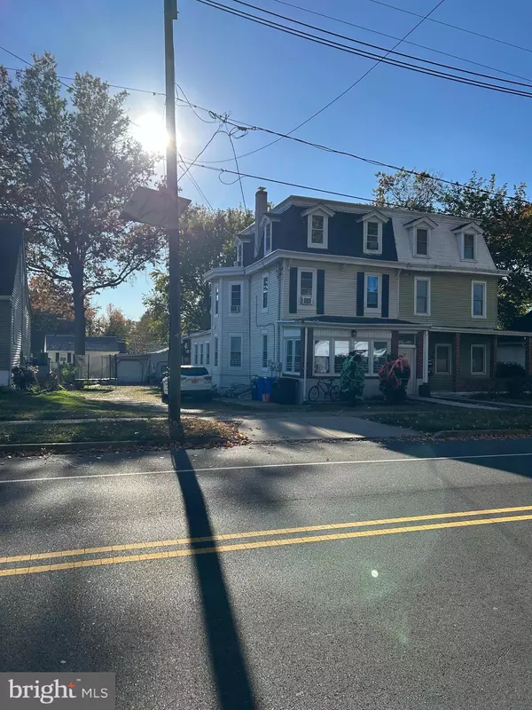 52 S FELLOWSHIP RD, Maple Shade, NJ 08052