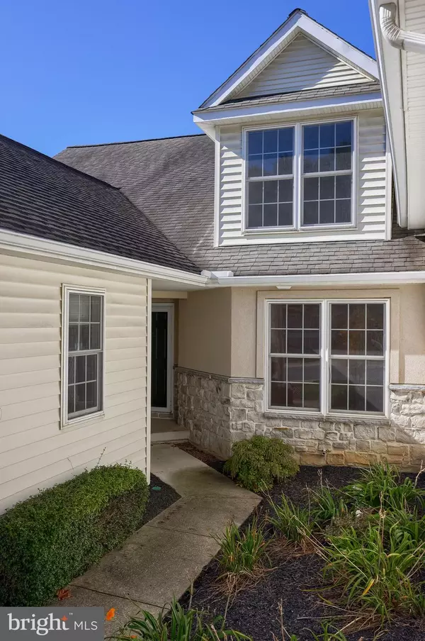 Lancaster, PA 17602,18 RED LEAF LN