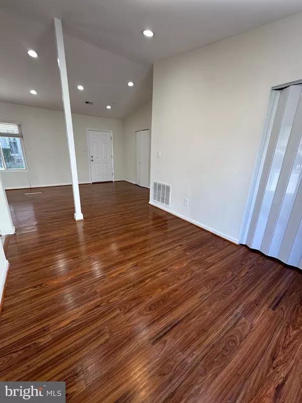 Sterling, VA 20164,307 NEWMAN CT