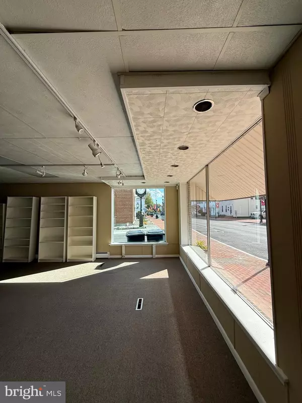 16 S MAIN ST, Smyrna, DE 19977