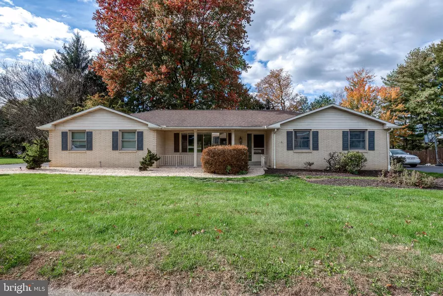 3045 ROUND HILL RD, York, PA 17402