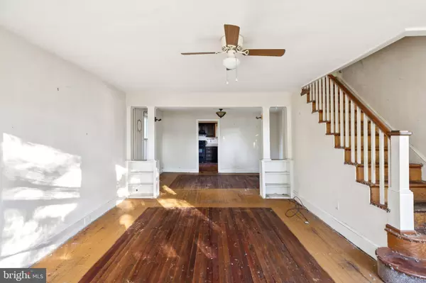 Glenolden, PA 19036,821 LAWNTON TER