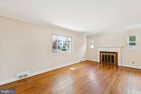 Bethesda, MD 20816,5203 NAHANT ST