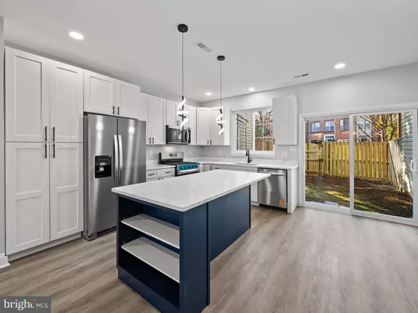 Herndon, VA 20171,13133 PARK CRESCENT CIR