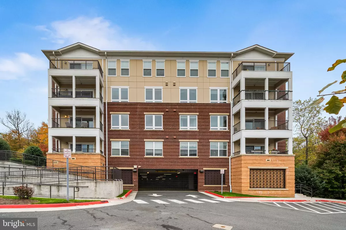 Fairfax, VA 22031,9450 SILVER KING CT #202