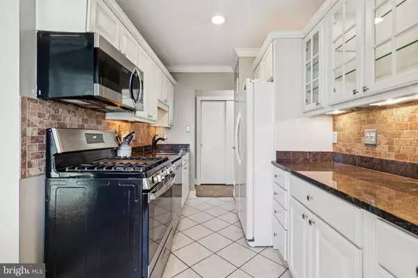 Alexandria, VA 22314,501 SLATERS LN #108