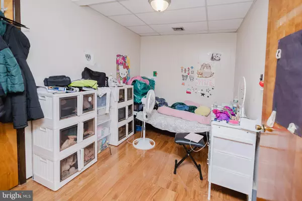 Philadelphia, PA 19145,2318 S BROAD ST