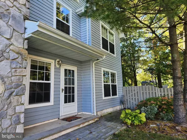 Cranbury, NJ 08512,24 HAYMARKET CT