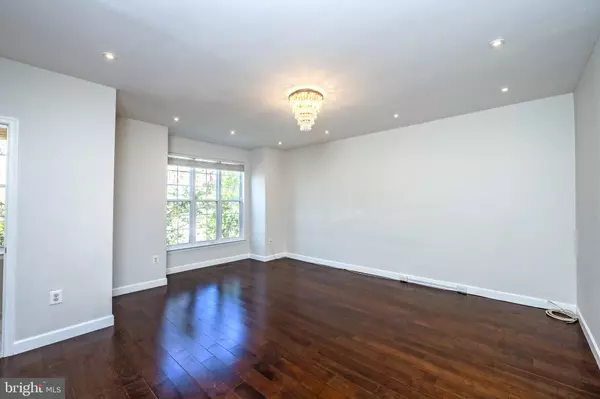 Ashburn, VA 20147,44179 PAGET TER