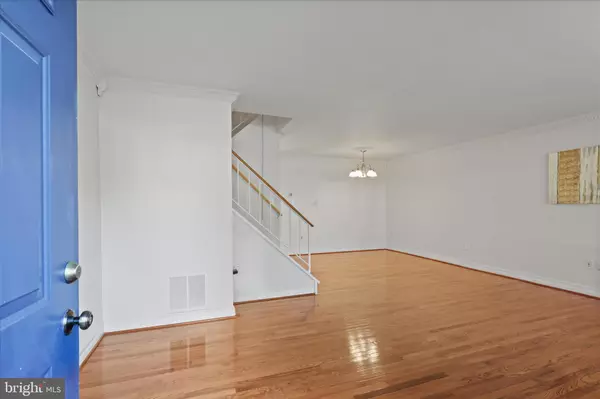 Centreville, VA 20121,5817 WATERDALE CT