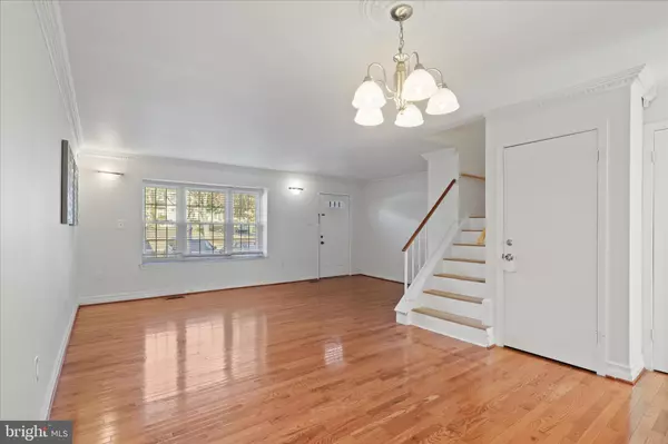 Centreville, VA 20121,5817 WATERDALE CT