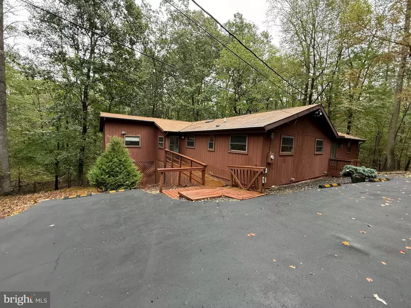 210 BLACK HAWK LN, Hedgesville, WV 25427