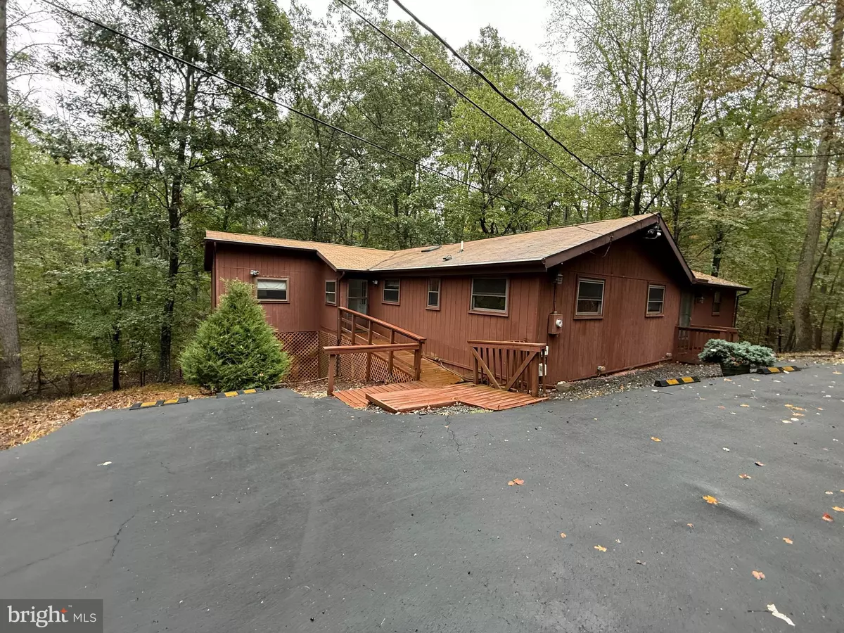 Hedgesville, WV 25427,210 BLACK HAWK LN