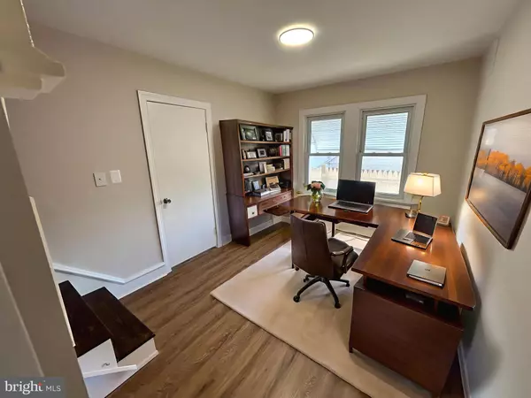 Gibbstown, NJ 08027,836 E BROAD ST