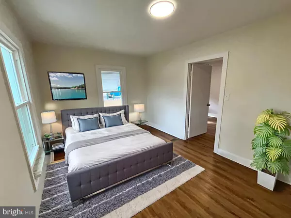 Gibbstown, NJ 08027,836 E BROAD ST