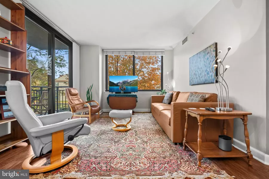 2451 MIDTOWN AVE #203, Alexandria, VA 22303