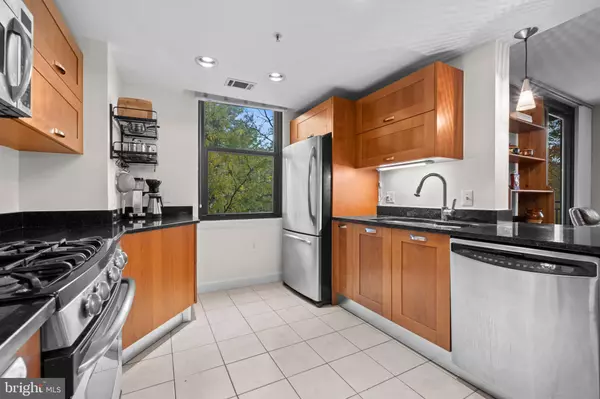 Alexandria, VA 22303,2451 MIDTOWN AVE #203