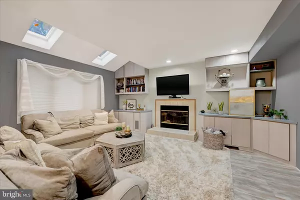 Owings Mills, MD 21117,14 OAK HILL CT