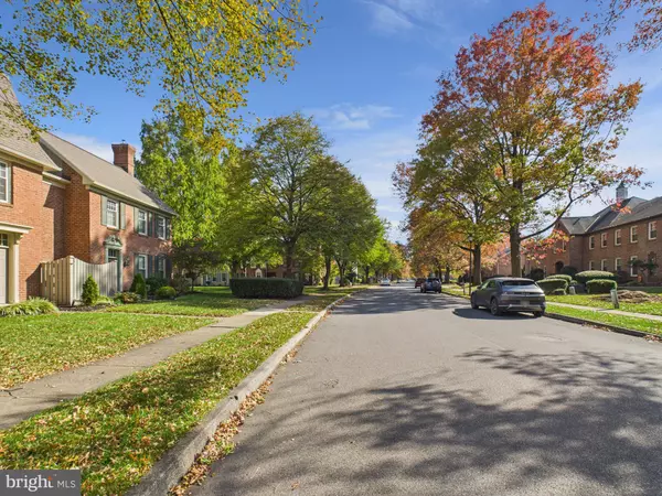 Mechanicsburg, PA 17050,42 KENSINGTON SQ