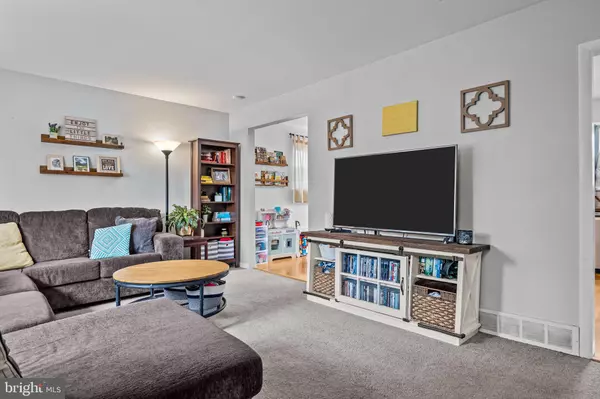 Warminster, PA 18974,1256 DAHLIA RD