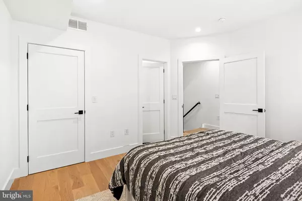 Philadelphia, PA 19148,2811 S HUTCHINSON ST