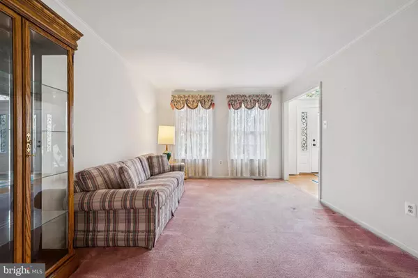 Southampton, NJ 08088,32 CONSTITUTION DR