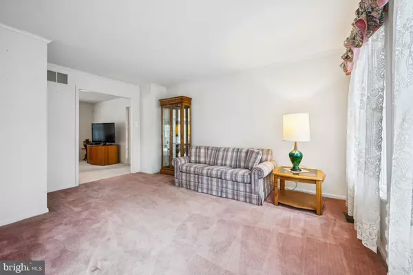 Southampton, NJ 08088,32 CONSTITUTION DR