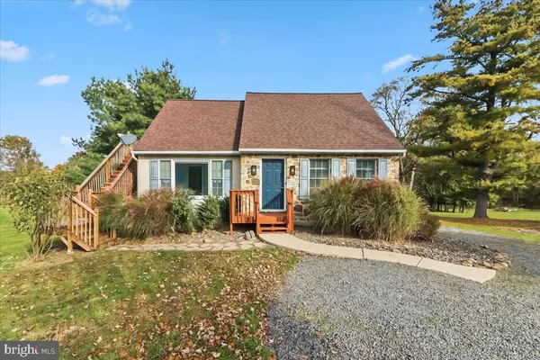 52 W MAIN ST, Elverson, PA 19520