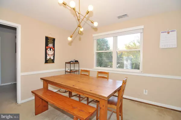 Arlington, VA 22202,1233 23RD ST S