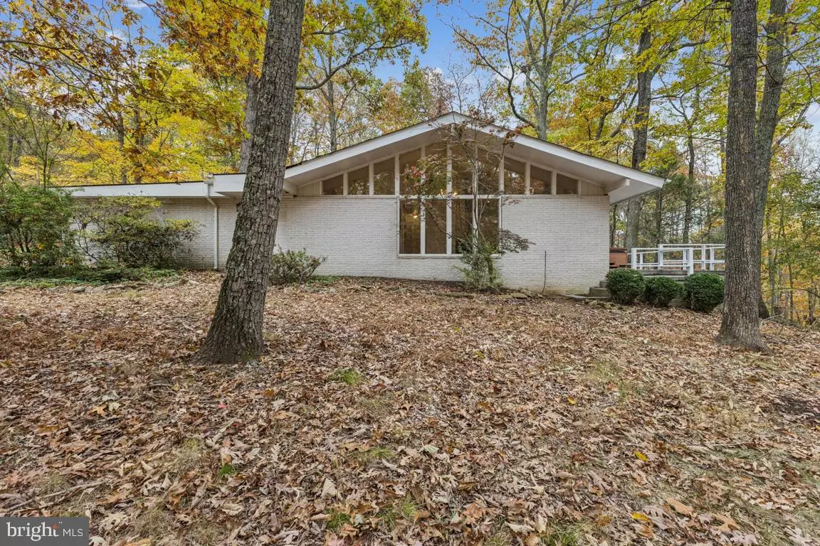 Castleton, VA 22716,135 LIZZIE MILLS RD