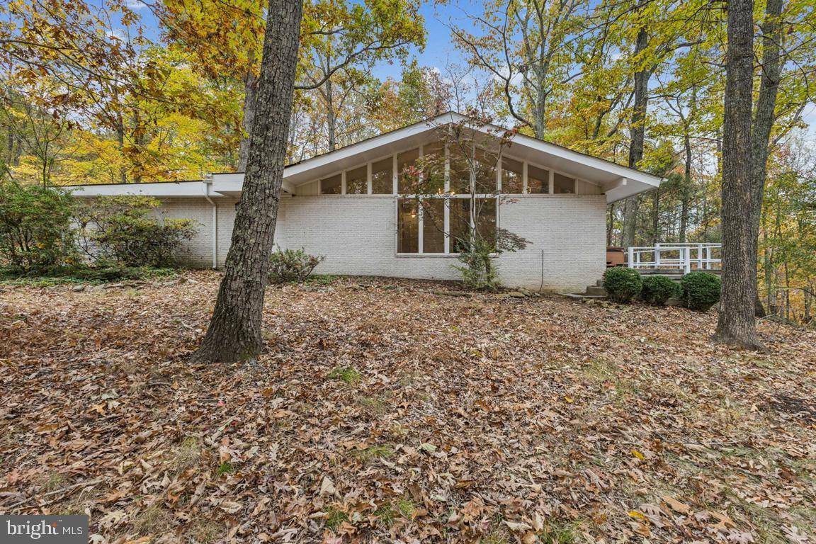 Castleton, VA 22716,135 LIZZIE MILLS RD