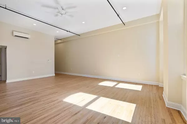 Philadelphia, PA 19103,2029 WALNUT ST #2F