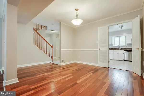 Oakton, VA 22124,10301 CHERRY VIEW CT