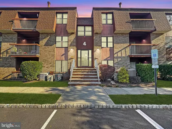 Woodbridge, NJ 07095,39-A POWDERHORN CT