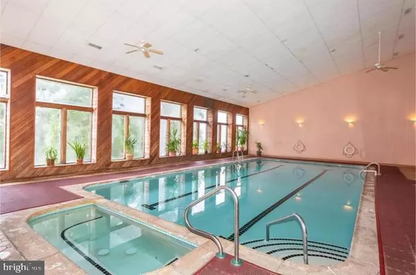 Philadelphia, PA 19128,305-00 SHAWMONT AVE #2B5