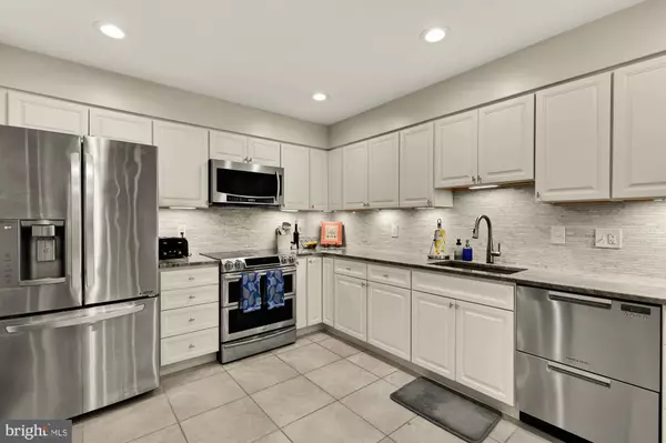 Bethesda, MD 20814,47 DUDLEY CT #18