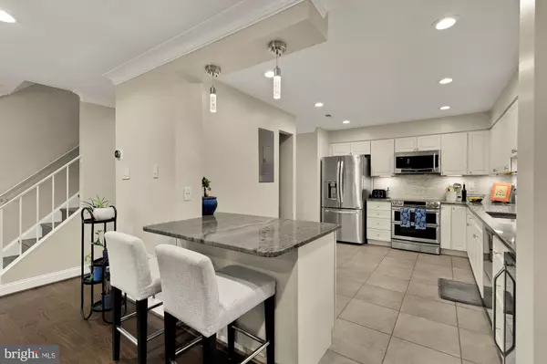 Bethesda, MD 20814,47 DUDLEY CT #18