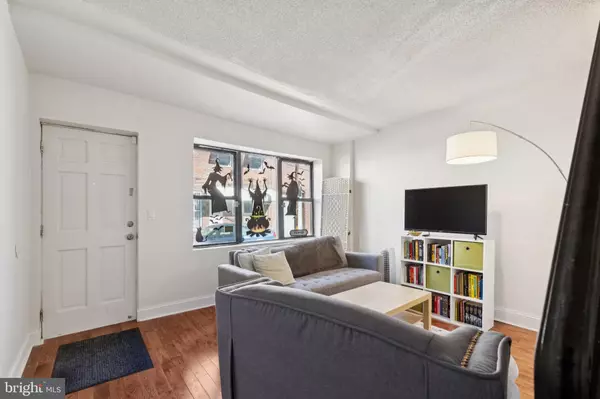 Philadelphia, PA 19148,210 SIGEL ST