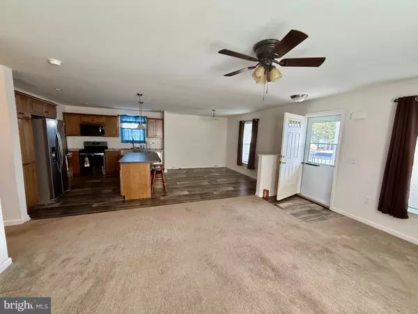 Williamstown, NJ 08094,8 LYDIAN DRIVE