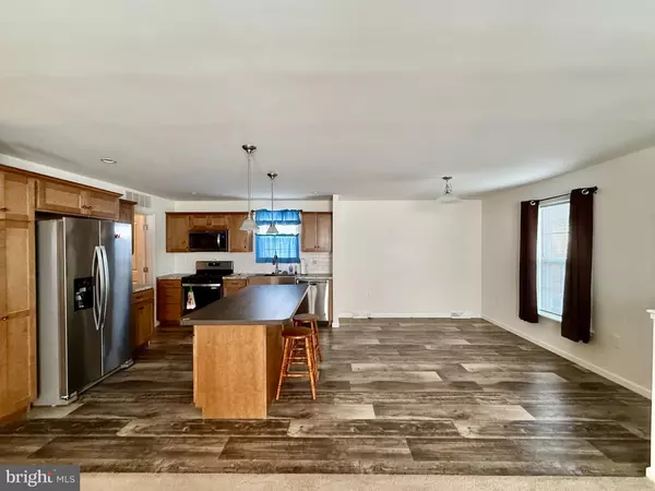 Williamstown, NJ 08094,8 LYDIAN DRIVE